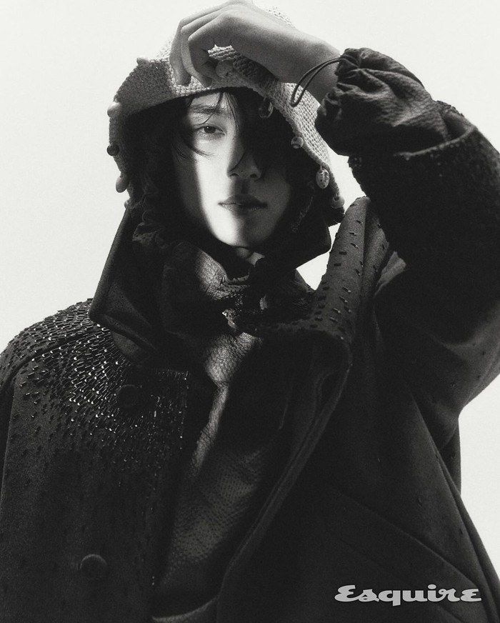 Esquire Korea resmi memperkenalkan Mingyu SEVENTEEN sebagai karakter utama majalah edisi Desember 2024 pada 14 November 2024 lalu. Berkolaborasi dengan Dior, ia tampil modis mengenakan koleksi Dior Men’s Summer 2025./ Foto: instagram.com/min9yu_k