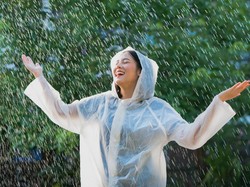 10 Tips Memilih Jas Hujan yang Tidak Merembes dan Awet