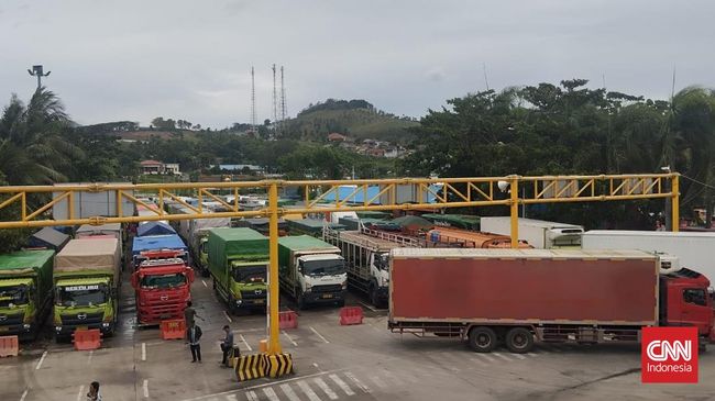 Imbas Cuaca Buruk, Kapal Sempat Sulit Sandar di Pelabuhan Bakauheni