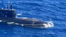 Kapal Selam Rusia Tiba-tiba Muncul di LCS Dekat Tetangga RI