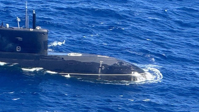 Kapal selam serang Rusia muncul di Laut China Selatan (LCS) sebelah barat Filipina dan membuat pemerintah ketar-ketir.