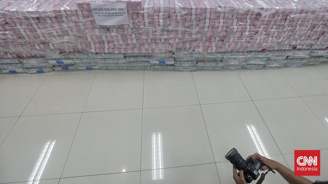 Kejagung Sita Uang Rp479 Miliar di Kasus Korupsi Duta Palma Kejaksaan Agung kembali menyita uang senilai Rp479.175.079.148 dalam kasus kasus korupsi dan Tindak Pidana Pencucian Uang (TPPU) oleh PT Duta Palma Group.