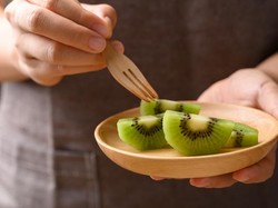 Makan Buah Kiwi Bisa Bikin Tidur Lebih Nyenyak, Tertarik Mencoba?