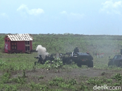 Aksi Seru Prajurit TNI AU di Latihan Tempur Puncak Angkasa Yudha