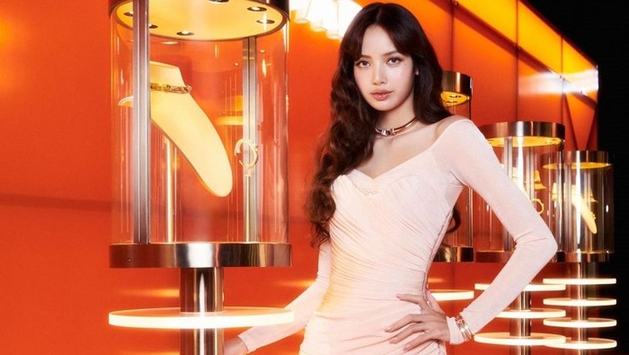 img-title Pancarkan Pesona Berbeda, Intip Gaya Lisa BLACKPINK hingga Luna Maya di Acara Bulgari