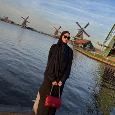 Momen Gemas Anak-anak Temani Paula Verhoeven Kerja, Kiano: Mata Mama Kok...