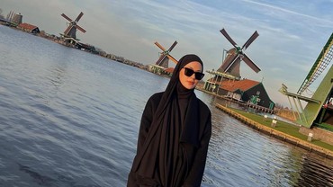 img-title Momen Gemas Anak-anak Temani Paula Verhoeven Kerja, Kiano: Mata Mama Kok...