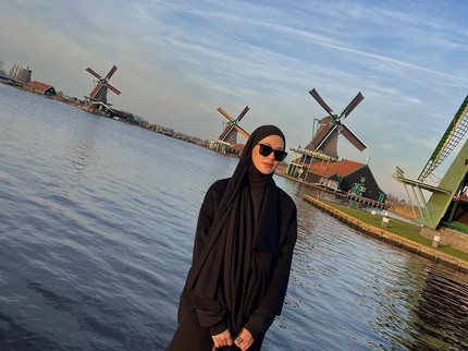 5 Potret OOTD Paula Verhoeven Liburan ke Belanda, Penampilannya Kece Abis
