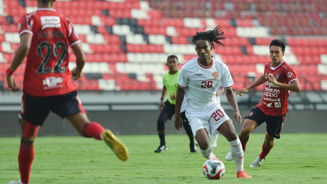 Timnas Indonesia menang 2-1 atas Bali United dalam laga uji coba menjelang Piala AFF 2024 atau ASEAN Championship di Stadion I Wayan Dipta, Selasa (3/12).