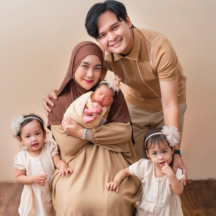 <p>Anisa Rahma melahirkan putri ketiganya yang bernama Aqila Dzakira Mafaza pada 24 September 2024, Bunda. Kini, Aqila sudah genap berusia dua bulan. (Foto: Instagram: @anisarahma_12)</p>