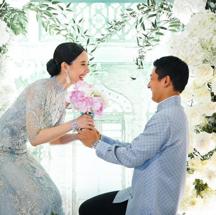 <p>Rio Haryanto dan Athina Papadimitriou diketahui sudah menggelar acara lamaran pada Mei lalu. Acara yang digelar tertutup ini juga dihadiri oleh keluarga besar kedua belah pihak. (Foto: Instagram @sandiuno)</p>