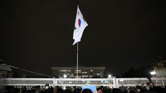 大統領弾劾デモに対する韓国の軍事緊急事態