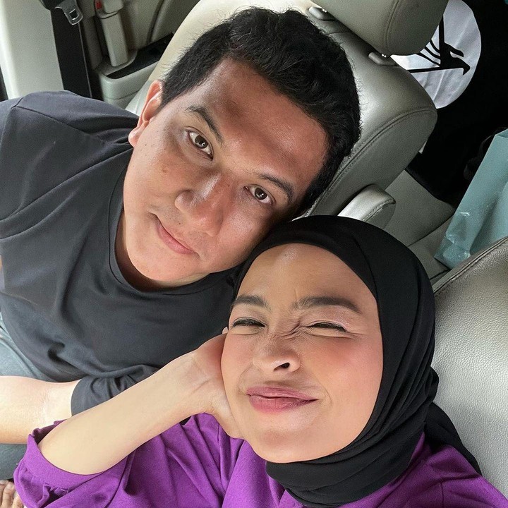 <p>Melalui akun Instagram, Tantri dan Arda juga sering membagikan konten unik seputar kehidupan suami istri. Pasangan yang sudah menikah selama 10 tahun ini sering dipuji sebagai pasangan Seleb yang kompak, Bunda. (Foto: Instagram @tantrisyalindri)</p>