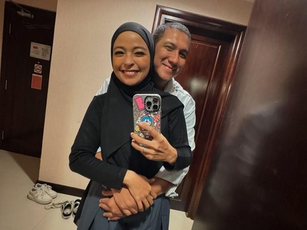 7 Potret Romantis Tantri Kotak dan Suami, Ungkap Hal yang Bikin Jatuh Cinta 10 Th Menikah
