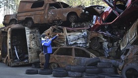 FOTO: Tren Dark Tourism, Wisata ke Lokasi Bekas Perang di Ukraina