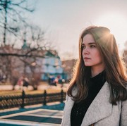 5 Ciri Kepribadian Orang yang Benci Keramaian, Bukan Hanya Introvert!