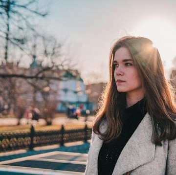 5 Ciri Kepribadian Orang yang Benci Keramaian, Bukan Hanya Introvert!