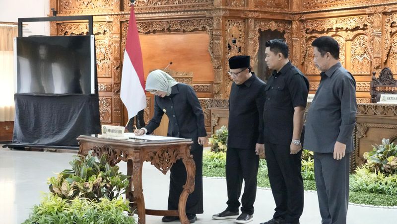 Pemerintah Kabupaten (Pemkab) Kediri bersama Dewan Perwakilan Rakyat Daerah (DPRD) resmi mengesahkan Anggaran Pendapatan Dan Belanja Daerah (APBD)