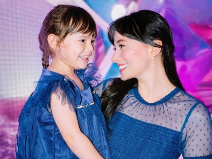 5 Potret Kompak Asmirandah dan Chloe, Bersyukur Punya Anak Perempuan