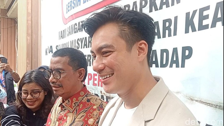 baim wong Baim Wong saat ditemui di Pengadilan Agama Jakarta Selatan.