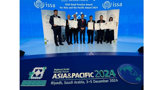 BRI menerima 10 penghargaan dari ISSA Good Practice Award 2024 pada kegiatan Regional Social Security Forum for Asia and the Pacific di Riyadh, Selasa (3/12).