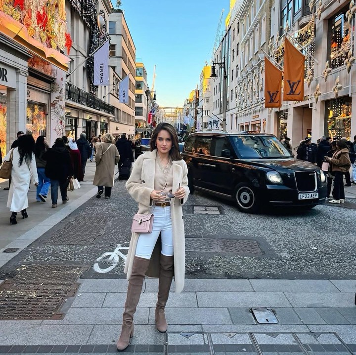 <p>Menjelang akhir tahun beberpa artis meluangkan waktu liburan ke luar negeri, salah satunya adalah Cinta Laura. Momen itu diketahui langsung melalui beberapa potret yang diunggah Cinta di akun Instagram pribadinya. (Foto: Instagram@claurakiehl)</p>