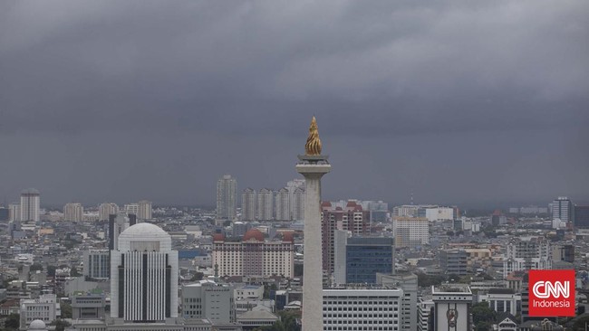 Operasi Modifikasi Cuaca (OMC) yang memasuki hari keenam telah menyemai 12 ton garam (NaCl) di langit Jakarta sebagai upaya mengantisipasi hujan lebat.