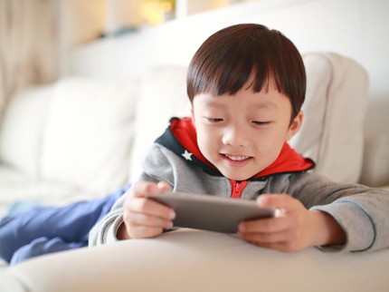 Benarkah Smartphone Bikin Anak Pintar? Jangan Keliru, Ini Kata Pakar!