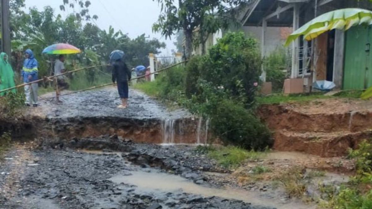 Pergeseran Tanah di Cianjur, 278 KK Terdampak Kesulitan Air Bersih