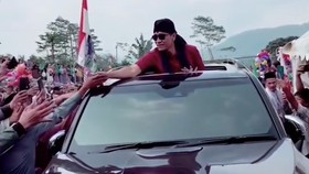 Viral Olok-olok Penjual Es, Ini Mobil Mewah Tunggangan Gus Miftah