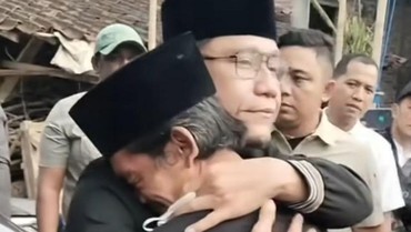 7 Momen Detik-detik Gus Miftah Datangi Rumah Penjual Es Teh yang Diolok-olok di Pengajian