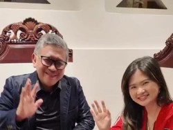 Hasto PDIP Foto Bareng Felicia Tissue, Begini Respons Jokowi