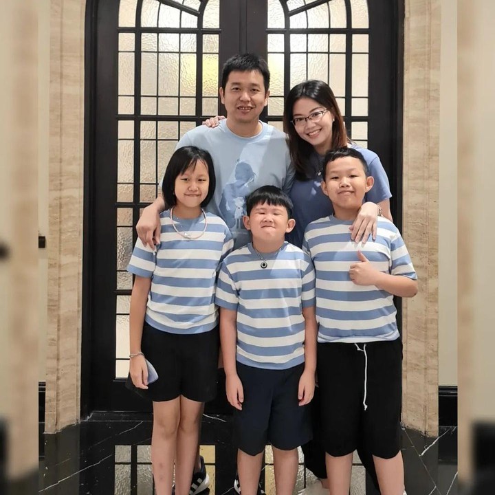 <p>Hendra Setiawan sendiri sudah menikah dengan Sandriana Arief dan dikaruniai tiga anak. Ketiganya diberi nama Richard, Richelle, dan Russell. (Foto: Instagram: @hendrasansan / @sansan_san)</p>