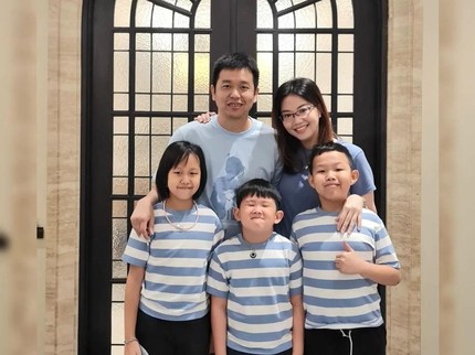 Pensiun dari Bulu Tangkis, Intip 5 Potret Hendra Setiawan Bersama Istri dan Anak