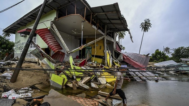 Banjir merendam tujuh negara bagian Malaysia pada Senin (24/11) pagi.