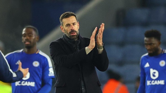 Ruud van Nistelrooy enggan larut dalam euforia usai meraih kemenangan dalam laga debutnya sebagai pelatih anyar Leicester City.