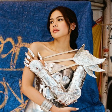 Rilis Album Baru, Maudy Ayunda Persembahkan Parade Foto Urban Fairytale