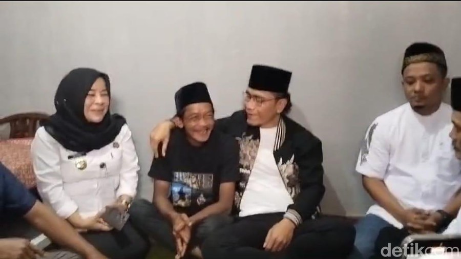 Momen akrab Gus Miftah dan Sunhaji saat bertemu di Magelang, Rabu (4/12/2024).