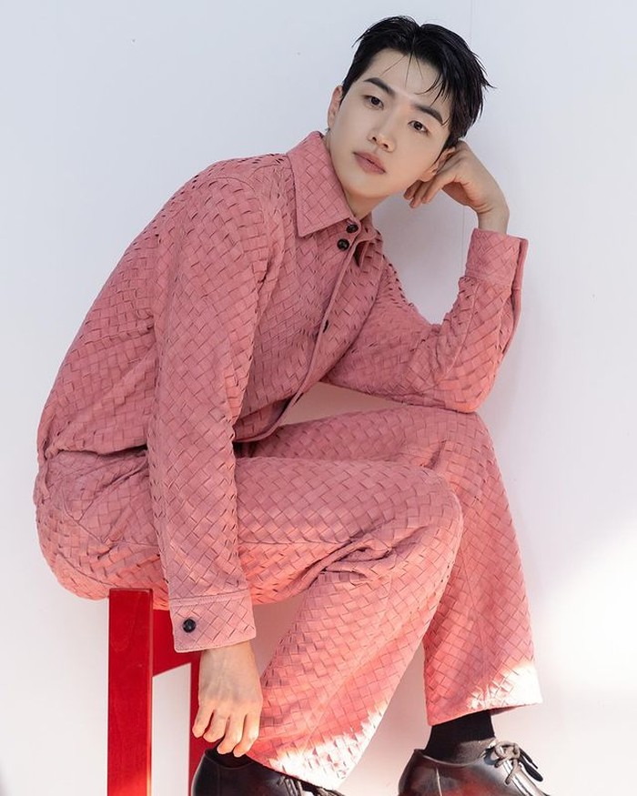 Pada 26 Mei 2024 lalu, Kang Hoon resmi menjadi member sementara dalam acara Running Man, yang mana semakin memperkuat hubungannya dengan program yang sudah sangat populer ini./ Foto: instagram.com/kkhoonyy