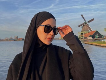 img-title Terpopuler: Paula Verhoeven Disebut Makin Drama Vs Febby Rastanty Pakai Seragam Bhayangkari