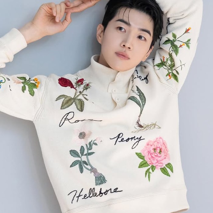 Sebagai member sementara, Kang Hoon telah tampil di episode 706 - 714. Penampilannya di Running Man membawa suasan dan warna baru di antara para anggota Running Man sehingga tayangan variety show tersebut menjadi semakin seru. /Foto: instagram.com/kkhoony