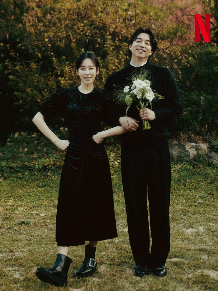 Dalam konsep lainnya, kedua artis ternama ini kompak tampil dengan outfit berwarna hitam mulai dari ujung kepala hingga ujung kaki./ Foto: x.com/NetflixKr