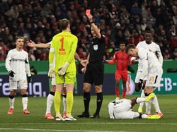 Video Momen Manuel Neuer Diusir Wasit, Bayern Ditendang Leverkusen