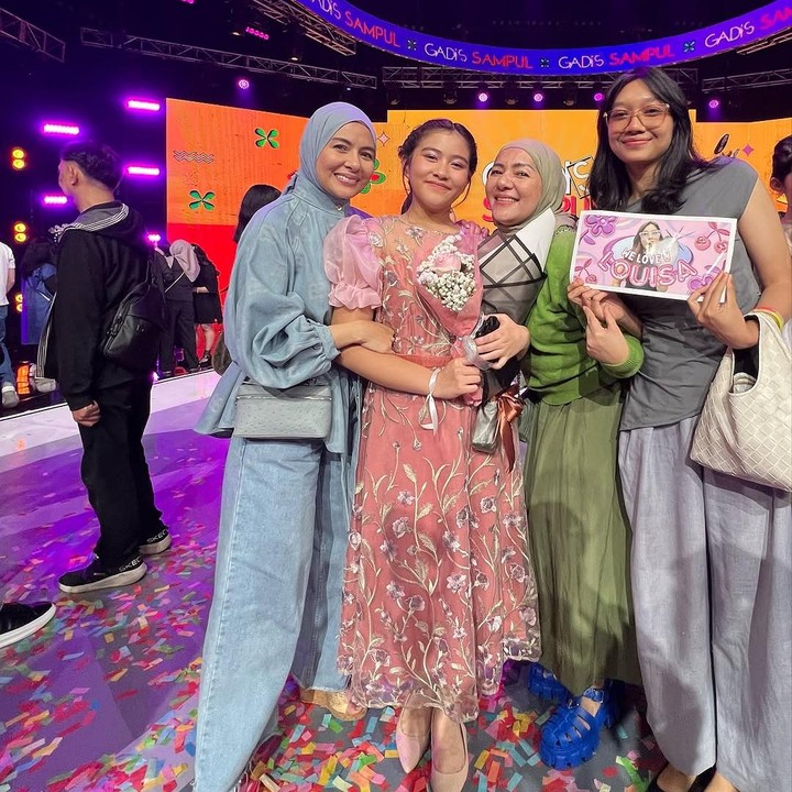 <p>Momen ini dibagikan langusng oleh Meisya pada laman Instagram-nya. Ia mengunggah potret sang putri yang terlihat cantik dengan dress warna merah muda. (Foto: Instagram: @meisya__siregar)</p>