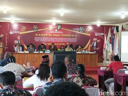 Saksi Mario-Richard Tolak Hasil Rekapitulasi KPU Manggarai Barat