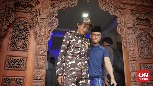 Pengasuh ponpes API Al Huda, Usman Ali Salman mengaku khilaf tertawa terbahak-bahak saat Miftah Maulana mengolok-olok Sunhaji penjual teh viral.