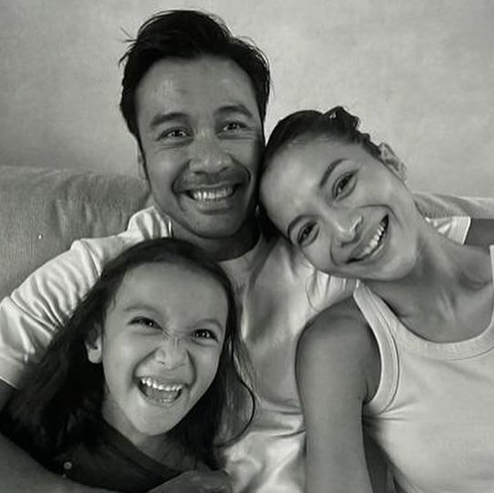 <p>Belum lama ini, Chicco kembali mengunggah potret kebersamaannya bersama istri dan anaknya. Ketiganya berpose dengan memperlihatkan senyum sumringah. (Foto: Instagram: @chicco.jerikho)</p>