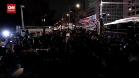 VIDEO: Deklarasi Darurat Militer Korsel Picu Demo Ribuan Warga