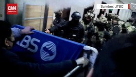 VIDEO: Momen Tentara Korsel Paksa Masuk Gedung Parlemen