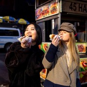 5 Tips Hemat Makan Saat Traveling, Liburan Seru Tanpa Boros!